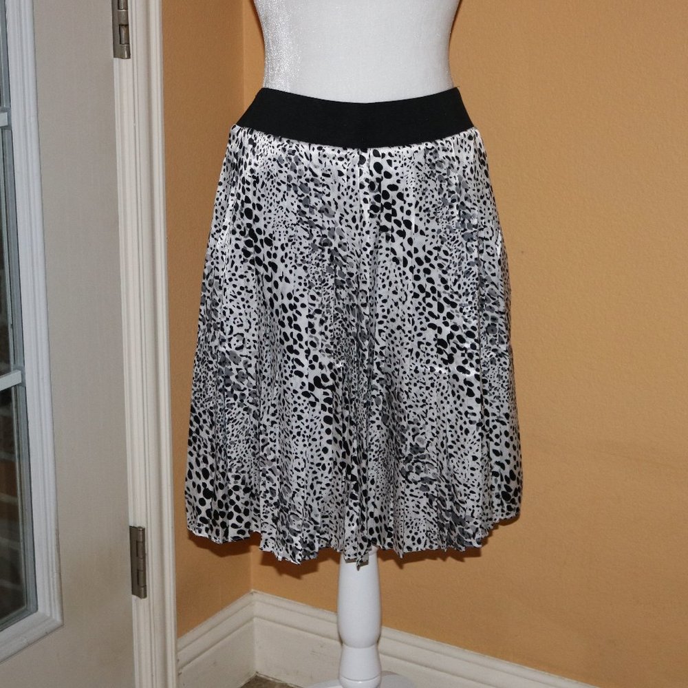 White House Black Market Skirt